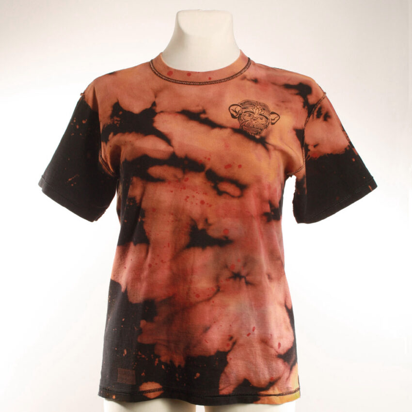 Upcycling T-Shirt aus Second Hand Merchandise mit Schimpansen Stempeldruck von Künstlerin Maren Daniels