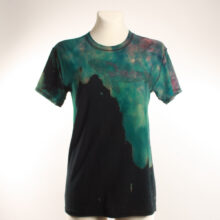 Alextravagant_T-Shirt-Wal-tuerkis-gruen-pink-schwarz_4 Upcycling T-Shirt aus Second Hand Merchandise mit Wal Stempeldruck von Künstlerin Maren Daniels