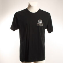 Alextravagant_T-Shirt-Chamaeleon-gelb-weiß-gruen-schwarz(L)_1 Upcycling T-Shirt aus Second Hand Merchandise mit Chamäleon Stempeldruck von Künstlerin Maren Daniels