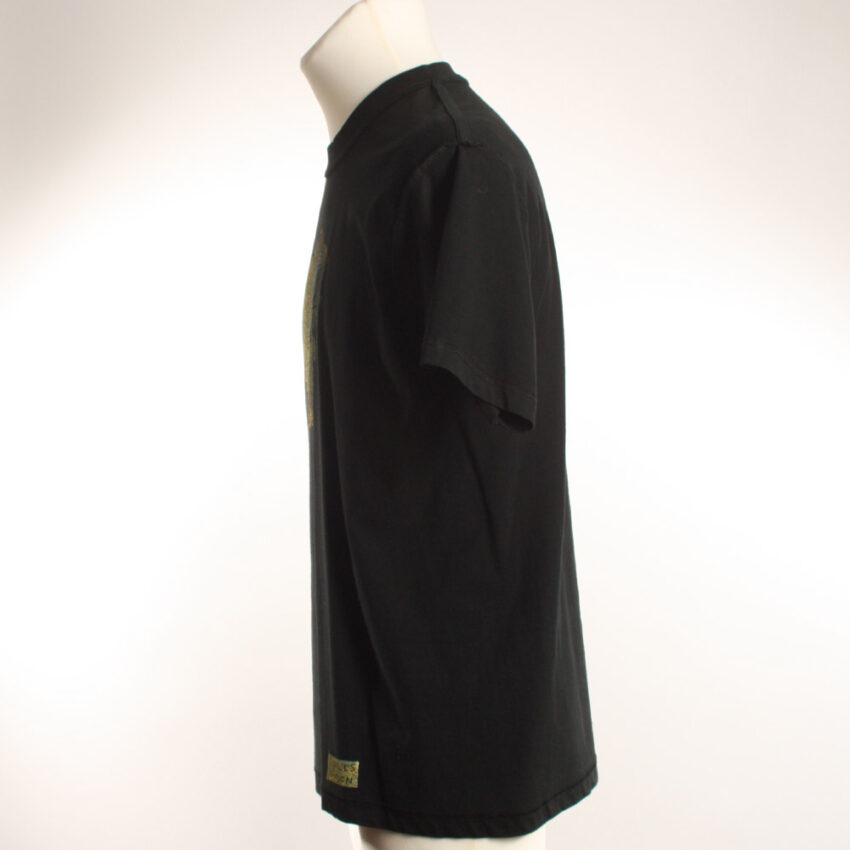 Alextravagant_T-Shirt-Chamaeleon-gelb-weiß-gruen-schwarz(L)_4 Upcycling T-Shirt aus Second Hand Merchandise mit Chamäleon Stempeldruck von Künstlerin Maren Daniels