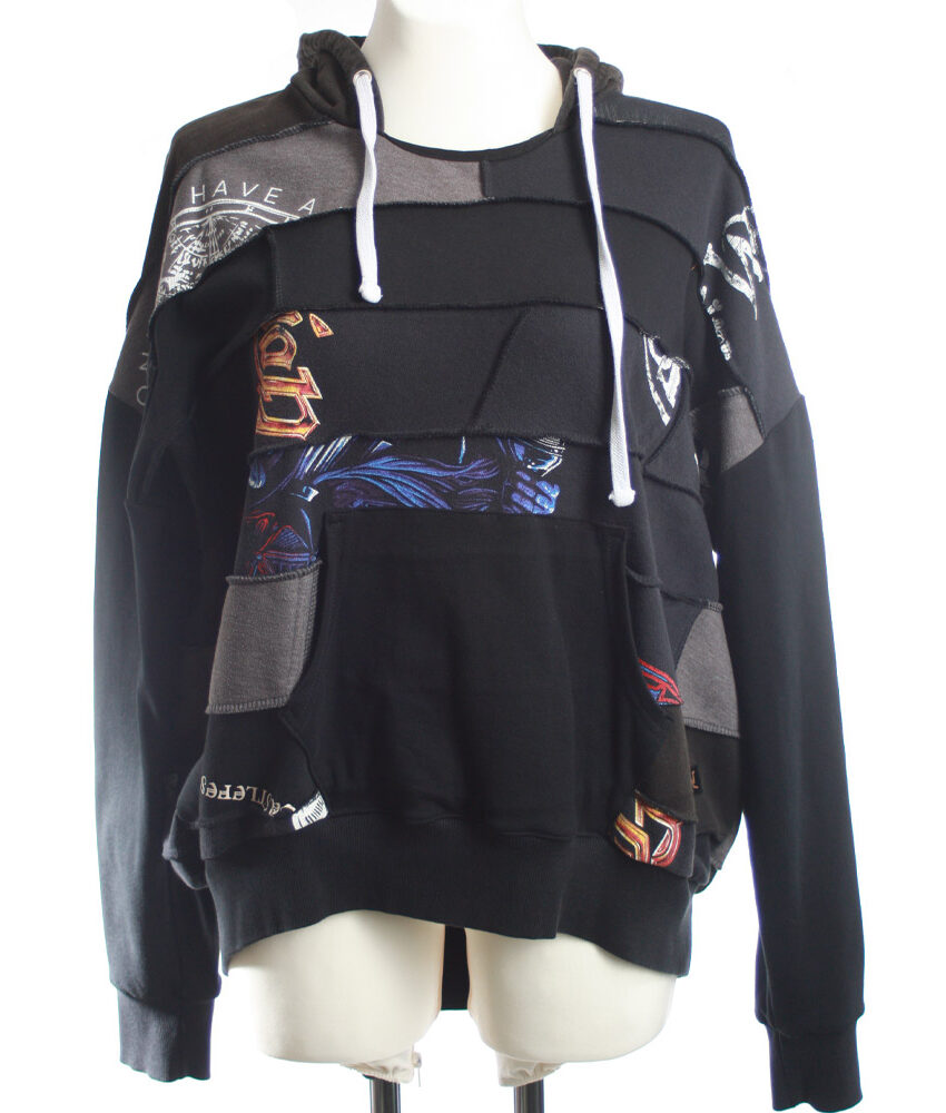 Cooler Oversize Upcycling Hoodie aus Second Hand Merchandise