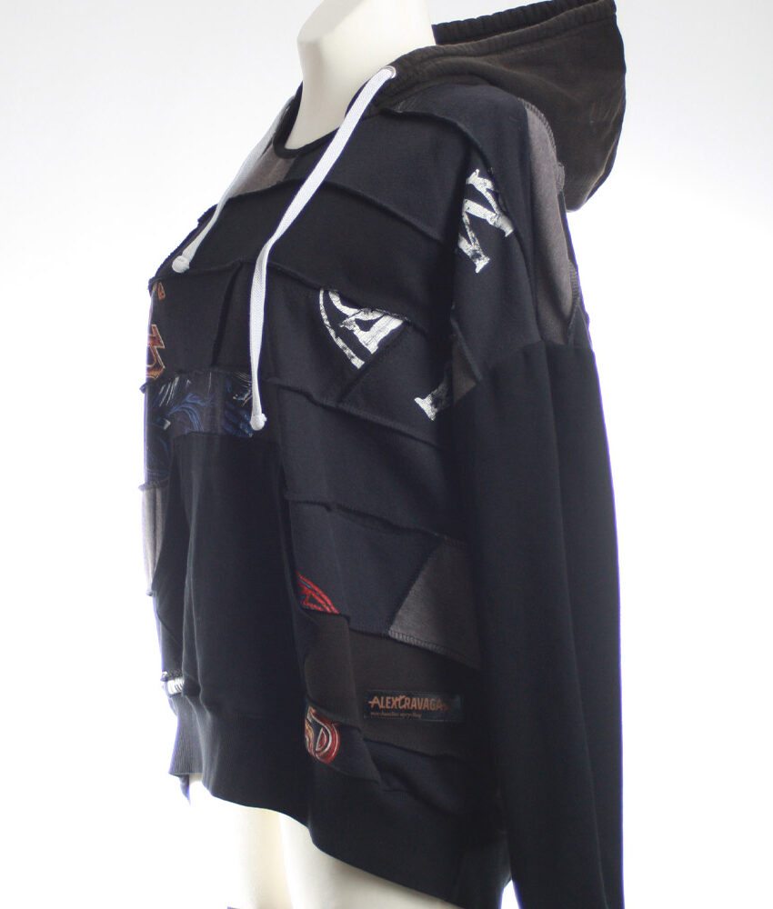 Cooler Oversize Upcycling Hoodie aus Second Hand Merchandise