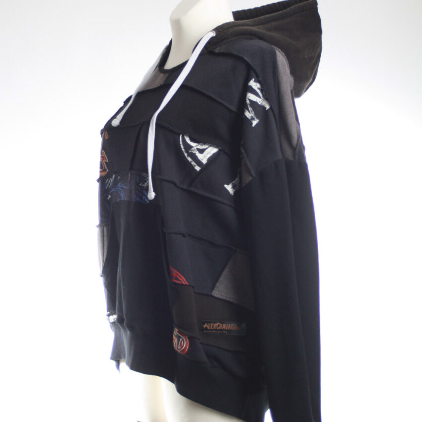 Cooler Oversize Upcycling Hoodie aus Second Hand Merchandise