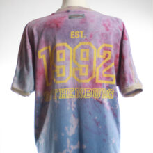 v-neck Bandshirt in Pastelltönen eingefärbt