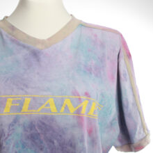 v-neck Bandshirt in Pastelltönen eingefärbt
