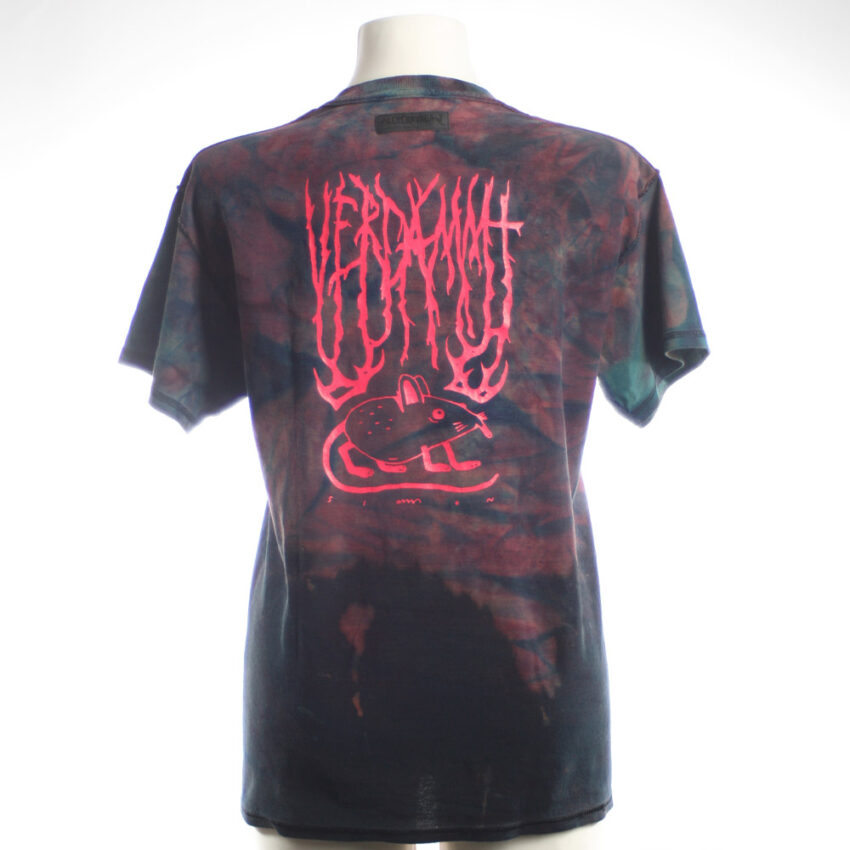 Alextravagant_T-Shirt-Metal-Maus-Simmmon_beere-blau-schwarz-neonpink-(M)_4 Upcycling T-Shirt aus Second Hand Merchandise mit Motiv "Metal Maus" von Künstler Simon Schirmer (Simmmon)