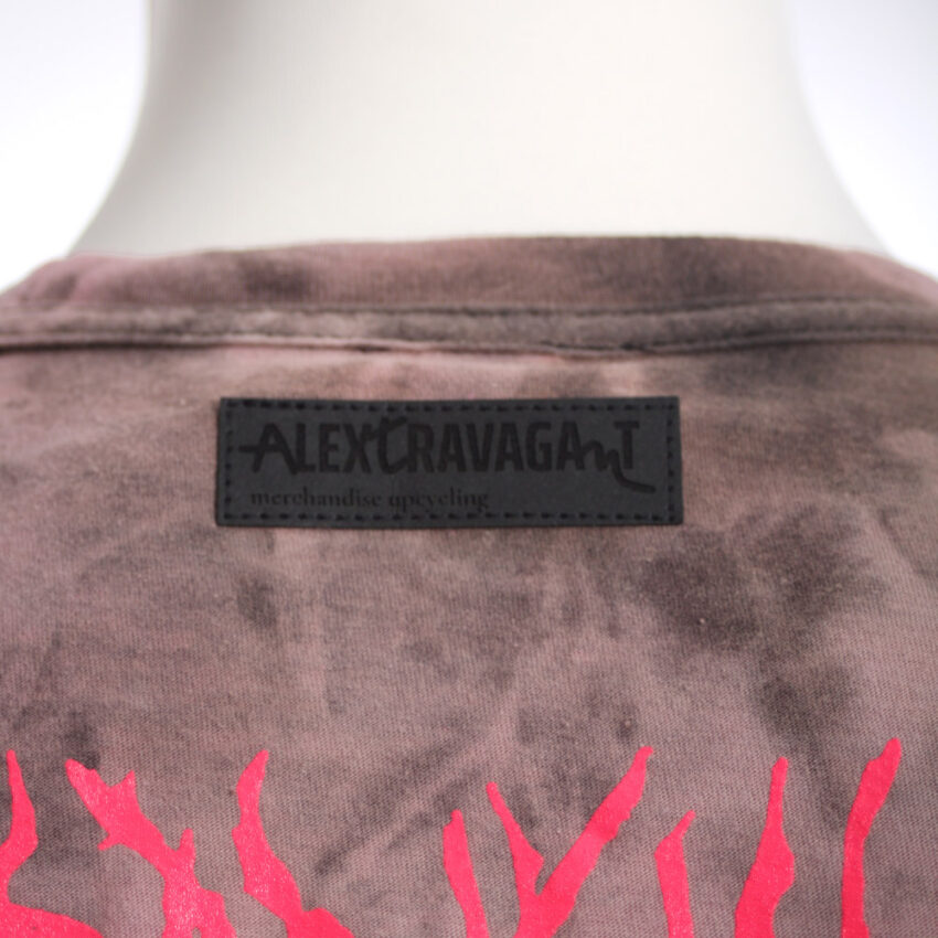 Alextravagant_T-Shirt-Metal-Maus-Simmmon_rosa-hellblau-schwarz-neonpink-(XL)_7 Upcycling T-Shirt aus Second Hand Merchandise mit Motiv "Metal Maus" von Künstler Simon Schirmer (Simmmon)