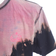 Alextravagant_T-Shirt-Metal-Maus-Simmmon_rosa-schwarz-neonpink-(XL)_5 Upcycling T-Shirt aus Second Hand Merchandise mit Motiv "Metal Maus" von Künstler Simon Schirmer (Simmmon)