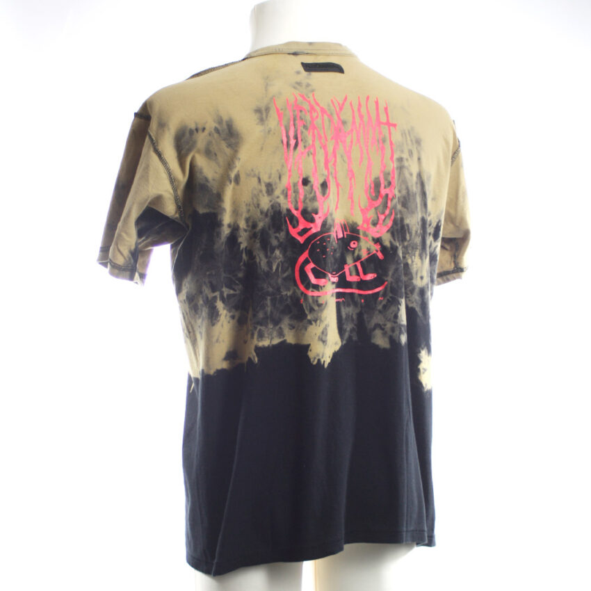 Alextravagant_T-Shirt-Metal-Maus-Simmmon_sand-schwarz-neonpink-(XL)_4 Upcycling T-Shirt aus Second Hand Merchandise mit Motiv "Metal Maus" von Künstler Simon Schirmer (Simmmon)