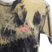 Alextravagant_T-Shirt-Metal-Maus-Simmmon_sand-schwarz-neonpink-(XL)_6 Upcycling T-Shirt aus Second Hand Merchandise mit Motiv "Metal Maus" von Künstler Simon Schirmer (Simmmon)