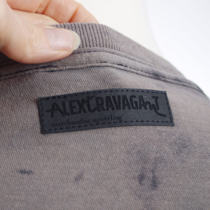 Upcycling T-Shirt aus Second Hand Merchandise mit Motiv "Metal Maus" von Künstler Simon Schirmer (Simmmon)