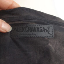 Alextravagant_T-Shirt-Metal-Maus-Simmmon_steingrau-schwarz-neonpink-(XL)_5 Upcycling T-Shirt aus Second Hand Merchandise mit Motiv "Metal Maus" von Künstler Simon Schirmer (Simmmon)