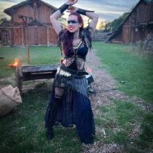 Alextravagant Feuerschwanz und LOTL Merchandise Upcycling Workshop