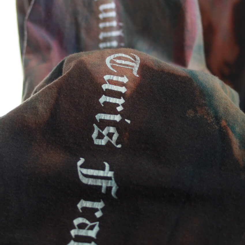 Upcycling Longsleeve aus Second Hand Merchandise mit Motiv "Nimm mich mit" von Künstler und Illustrator Simon Schirmer (Simmmon)