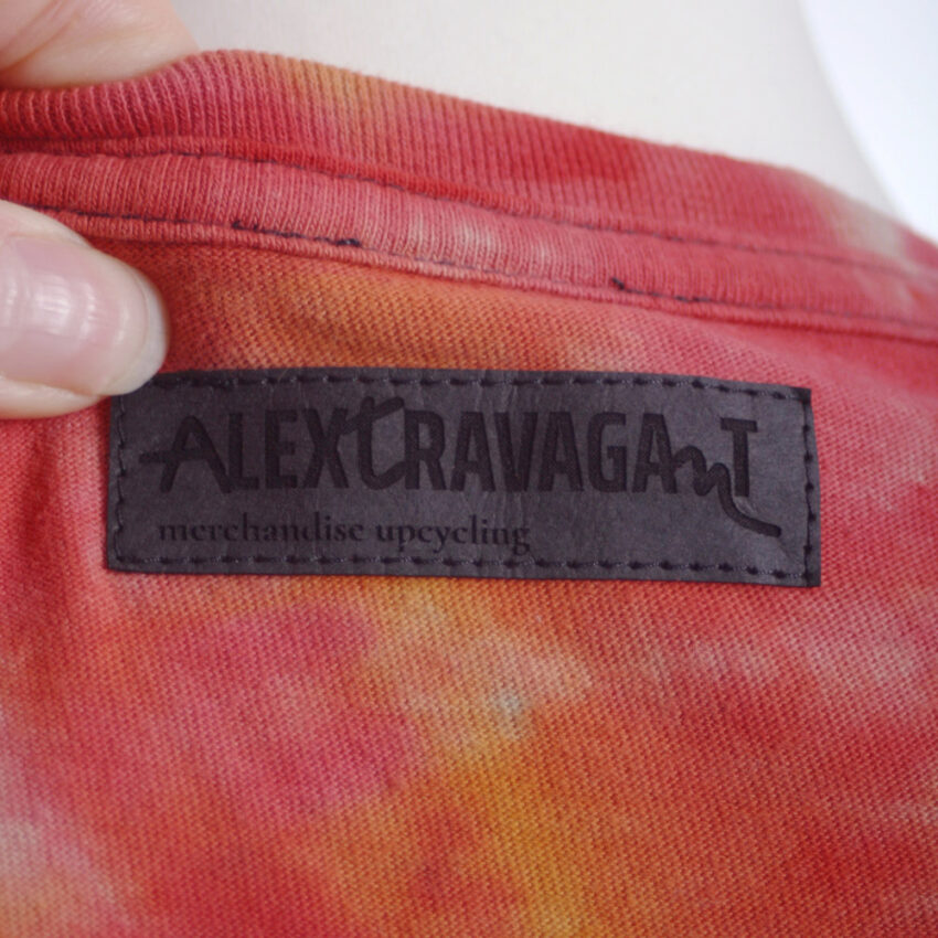 Upcycling T-Shirt aus Second Hand Merchandise mit Motiv "Weiß ich nich" von Künstler und Illustrator Simon Schirmer (Simmmon)