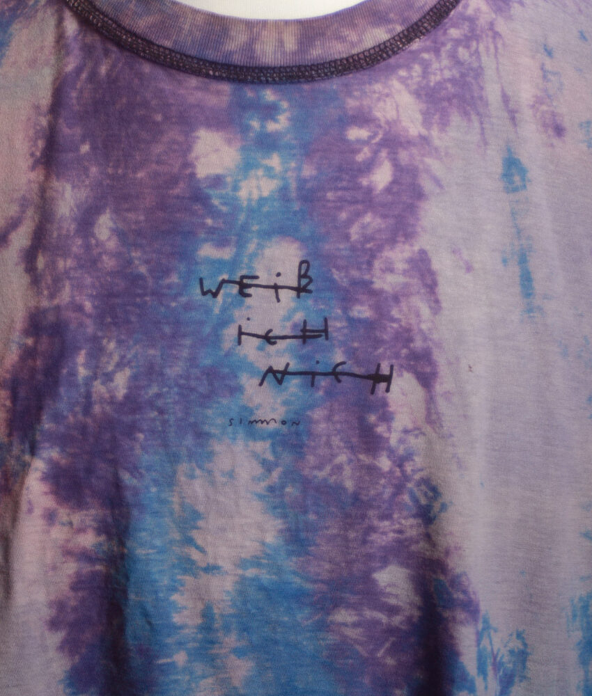 Upcycling T-Shirt aus Second Hand Merchandise mit Motiv "Weiß ich nich" von Künstler und Illustrator Simon Schirmer (Simmmon)