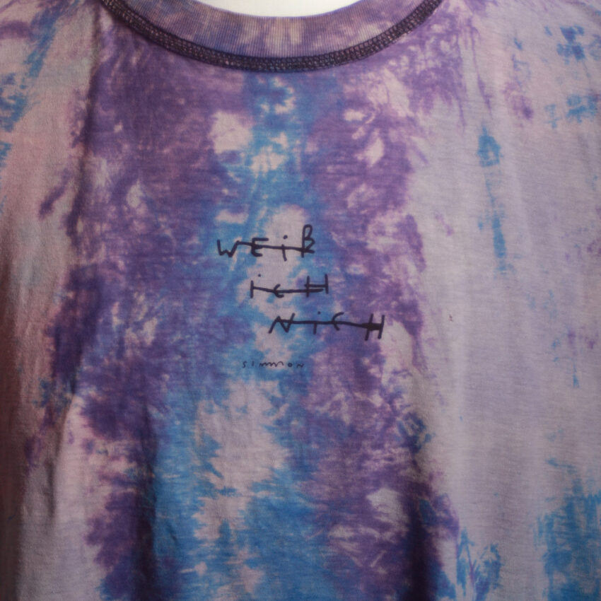 Upcycling T-Shirt aus Second Hand Merchandise mit Motiv "Weiß ich nich" von Künstler und Illustrator Simon Schirmer (Simmmon)