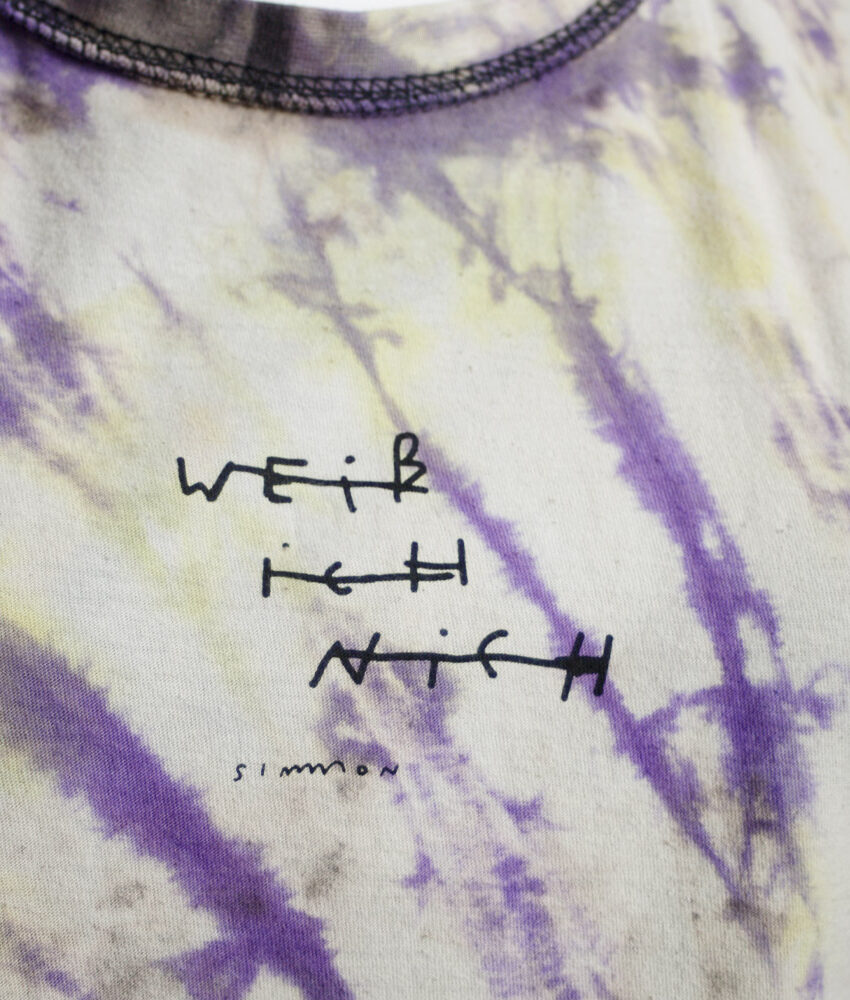 Upcycling T-Shirt aus Second Hand Merchandise mit Motiv "Weiß ich nich" von Künstler und Illustrator Simon Schirmer (Simmmon)