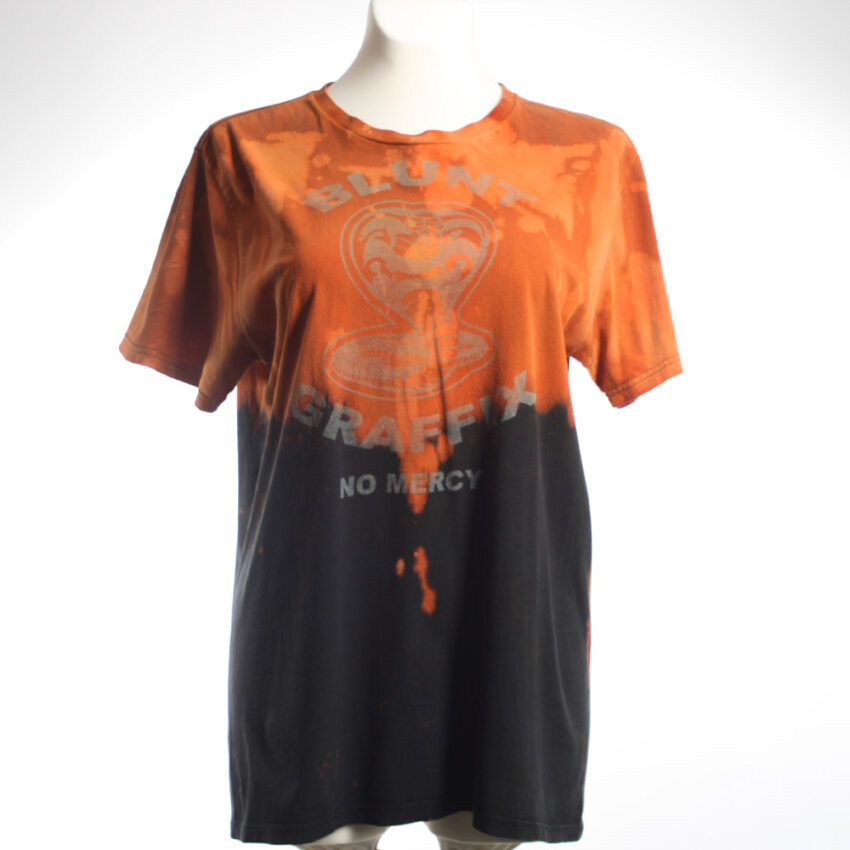 Upcycling T-Shirt aus Second Hand Merchandise mit Motiv "Weiß ich nich" von Künstler und Illustrator Simon Schirmer (Simmmon)