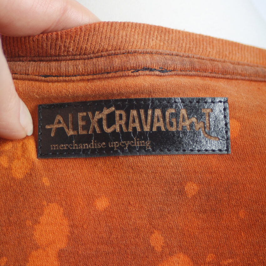 Upcycling T-Shirt aus Second Hand Merchandise mit Motiv "Weiß ich nich" von Künstler und Illustrator Simon Schirmer (Simmmon)