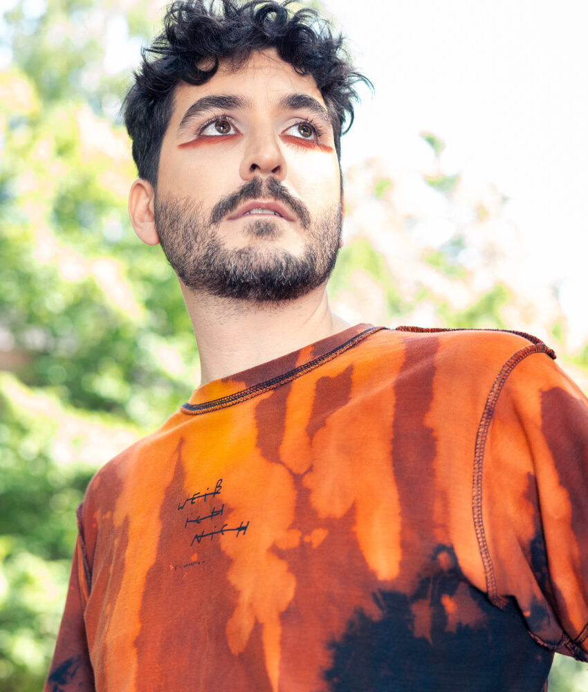 Upcycling T-Shirt aus Second Hand Merchandise mit Motiv "Weiß ich nich" von Künstler und Illustrator Simon Schirmer (Simmmon)