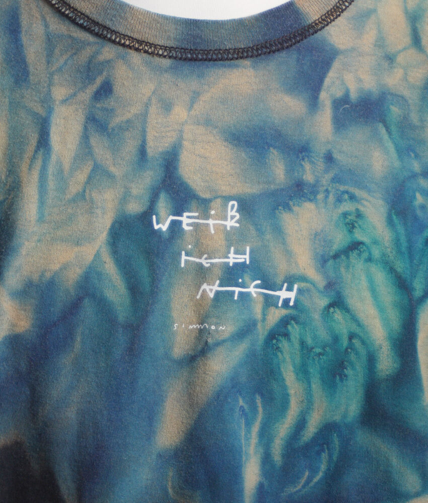 Upcycling T-Shirt aus Second Hand Merchandise mit Motiv "Weiß ich nich" von Künstler und Illustrator Simon Schirmer (Simmmon)