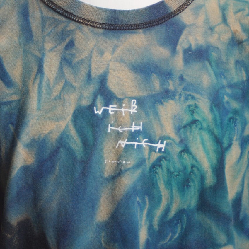 Upcycling T-Shirt aus Second Hand Merchandise mit Motiv "Weiß ich nich" von Künstler und Illustrator Simon Schirmer (Simmmon)