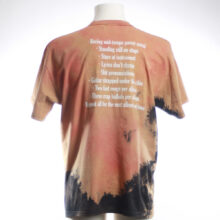 Alextravagant_T-Shirt-Nimm-mich-mit_peach-orange_schwarz-(XL)_1-2 Upcycling T-Shirt aus Second Hand Merchandise mit Motiv "Nimm mich mit" von Künstler und Illustrator Simon Schirmer