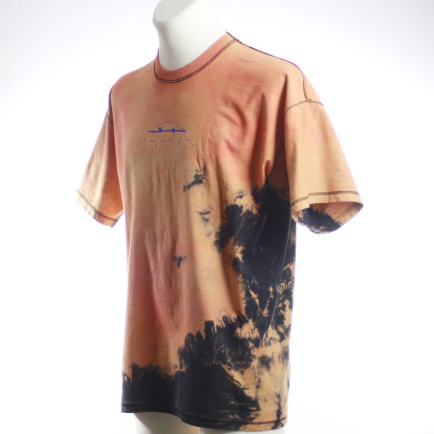 Alextravagant_T-Shirt-Nimm-mich-mit_peach-orange_schwarz-(XL)_1-4 Upcycling T-Shirt aus Second Hand Merchandise mit Motiv "Nimm mich mit" von Künstler und Illustrator Simon Schirmer