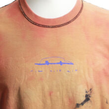 Alextravagant_T-Shirt-Nimm-mich-mit_peach-orange_schwarz-(XL)_1-5 Upcycling T-Shirt aus Second Hand Merchandise mit Motiv "Nimm mich mit" von Künstler und Illustrator Simon Schirmer