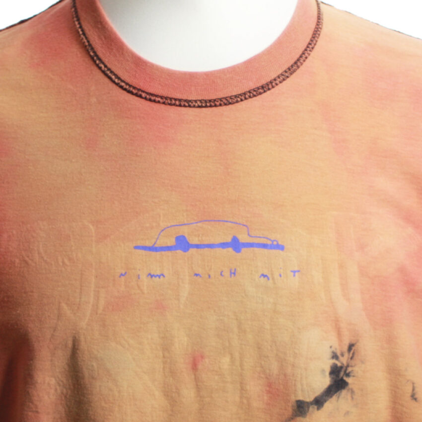 Alextravagant_T-Shirt-Nimm-mich-mit_peach-orange_schwarz-(XL)_1-5 Upcycling T-Shirt aus Second Hand Merchandise mit Motiv "Nimm mich mit" von Künstler und Illustrator Simon Schirmer