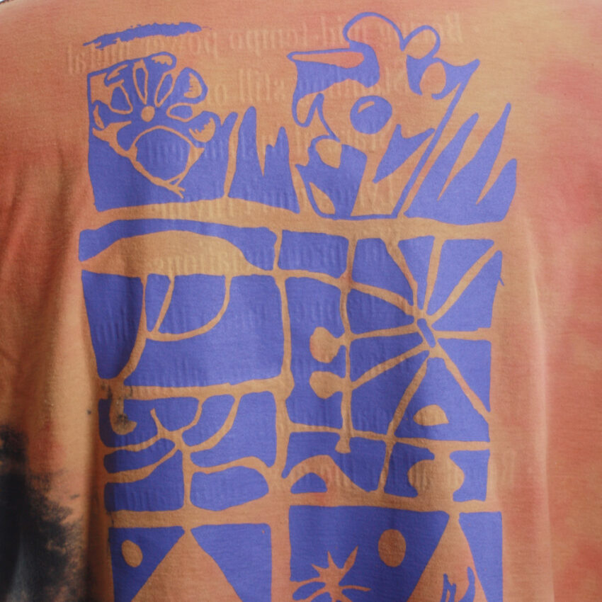 Alextravagant_T-Shirt-Nimm-mich-mit_peach-orange_schwarz-(XL)_1-6 Upcycling T-Shirt aus Second Hand Merchandise mit Motiv "Nimm mich mit" von Künstler und Illustrator Simon Schirmer
