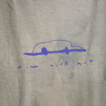Alextravagant_T-Shirt-Nimm-mich-mit_sand_schwarz-(L)_5 Upcycling T-Shirt aus Second Hand Merchandise mit Motiv "Nimm mich mit" von Künstler und Illustrator Simon Schirmer (Simmmon)