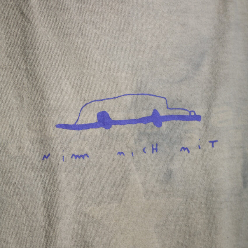Upcycling T-Shirt aus Second Hand Merchandise mit Motiv "Nimm mich mit" von Künstler und Illustrator Simon Schirmer (Simmmon)