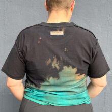 Alextravagant_T-Shirt-FEMINISMUSS_gruen_petrol_schwarz-(L)_6 Upcycling T-Shirt aus Second Hand Merchandise mit Motiv "FEMINIS MUSS!" von Grafikerin Charleen Dröse (Rocketpennie)