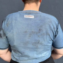 Upcycling T-Shirt aus Second Hand Merchandise mit Motiv "Ich lass das so" von Grafikerin Charleen Dröse (Rocketpennie)