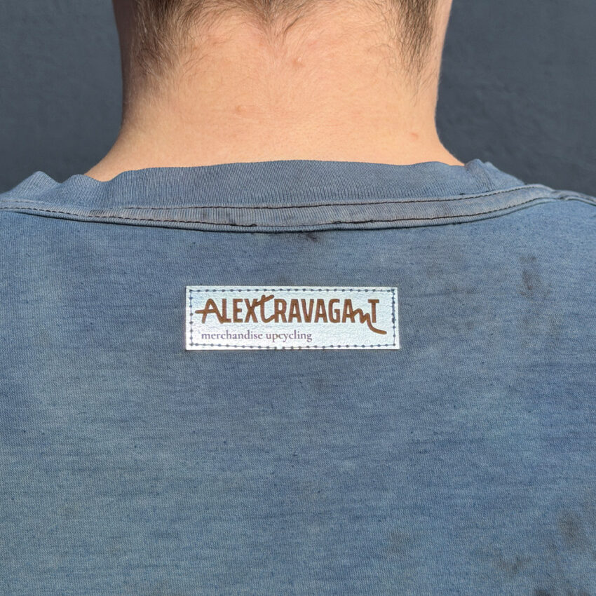 Upcycling T-Shirt aus Second Hand Merchandise mit Motiv "Ich lass das so" von Grafikerin Charleen Dröse (Rocketpennie)