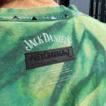 Alextravagant_T-Shirt-unauffaellig-kann-ich-nicht_limette-dunkelgruen-(M)_10 Upcycling T-Shirt aus Second Hand Merchandise mit Motiv "Unauffällig kann ich nicht" von Grafikerin Charleen Dröse (Rocketpennie)