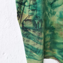 Alextravagant_T-Shirt-unauffaellig-kann-ich-nicht_limette-dunkelgruen-(M)_4 Upcycling T-Shirt aus Second Hand Merchandise mit Motiv "Unauffällig kann ich nicht" von Grafikerin Charleen Dröse (Rocketpennie)